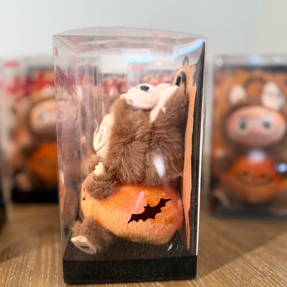 Pop Mart Labubu Halloween Limited Edition Vinyl Plush Pendant Figure - Picture 7 of 8